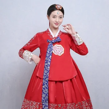 На Новой корейской Традиционной Свадьбе Придворных Дам Бронзовый Ханбок В Корейском национальном костюме Танцевальная Сцена Исполняла Старинные Костюмы